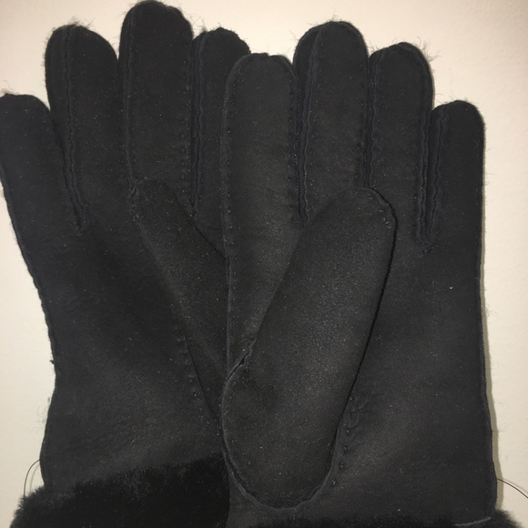 Brand New Women’s UGG Black gloves